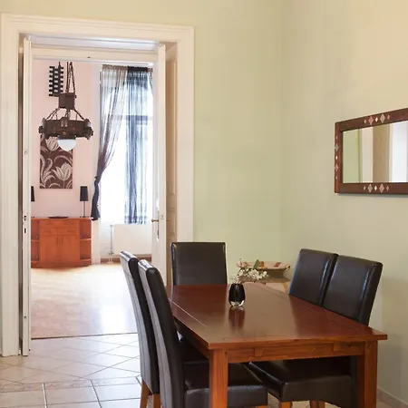 卡玛精品公寓酒店 3* 布达佩斯